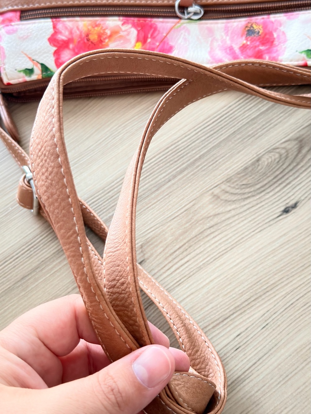 Floral Crossbody Shoulder Bag in Pink and Cream - Picture 3 of 4